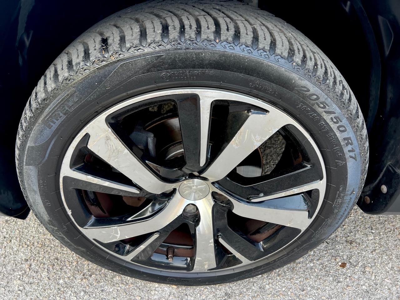 Peugeot 2008 1.6 e-HDi 115 CV Stop&Start Allure