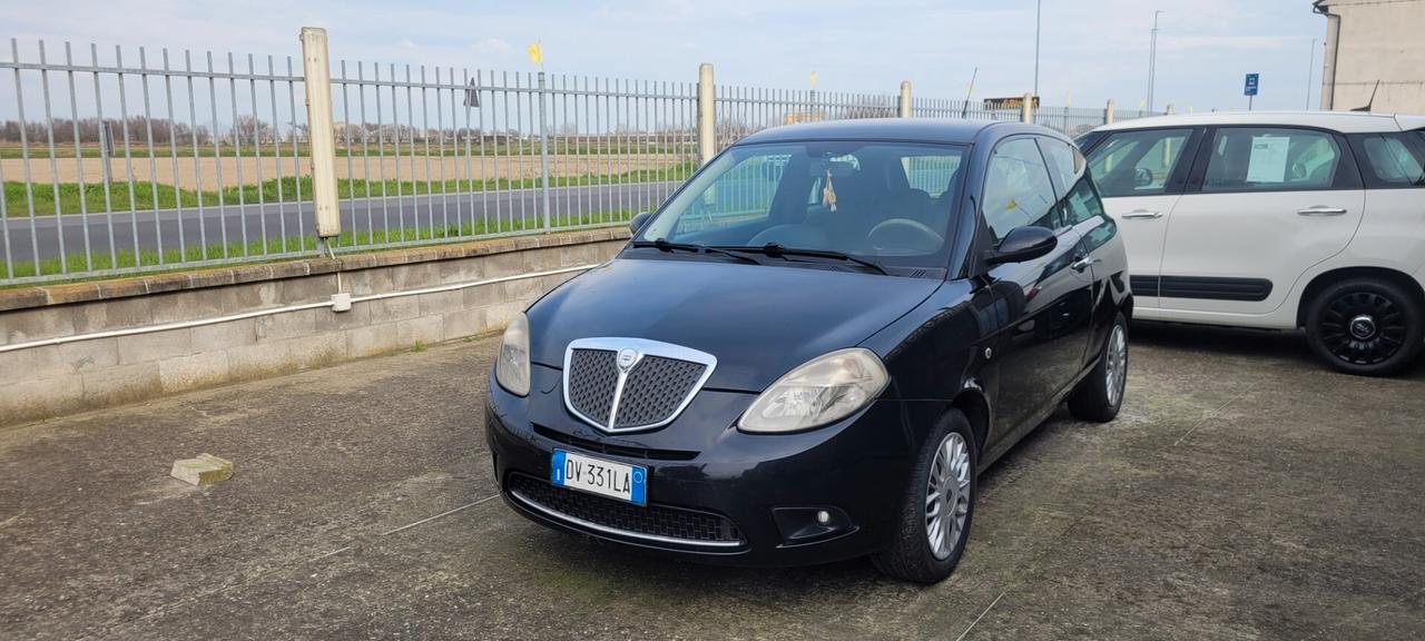 Lancia Ypsilon NEOPATENTATA 1.2 Argento