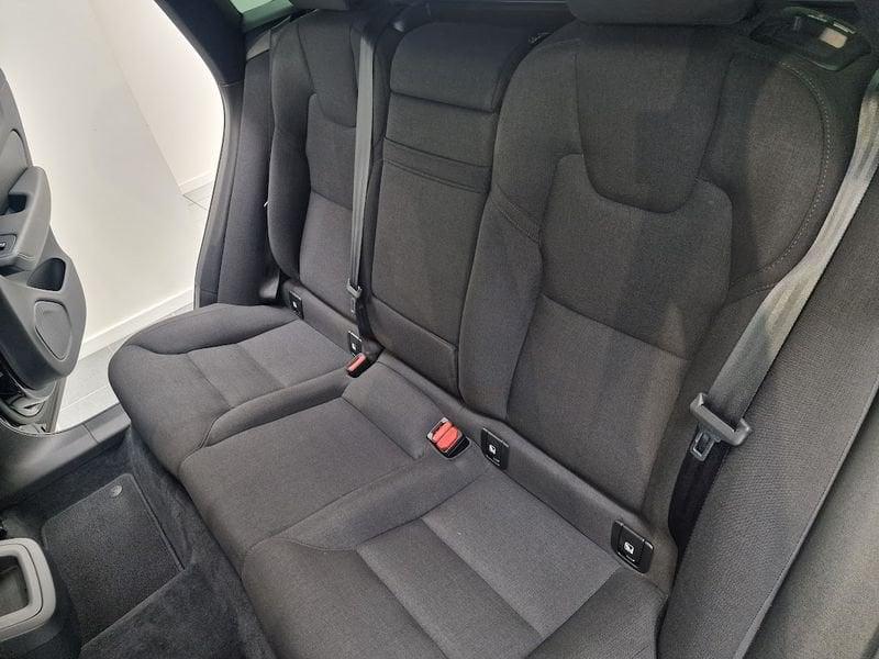 Volvo XC60 B4 (d) AWD Geartronic Momentum AUTOCARRO N1