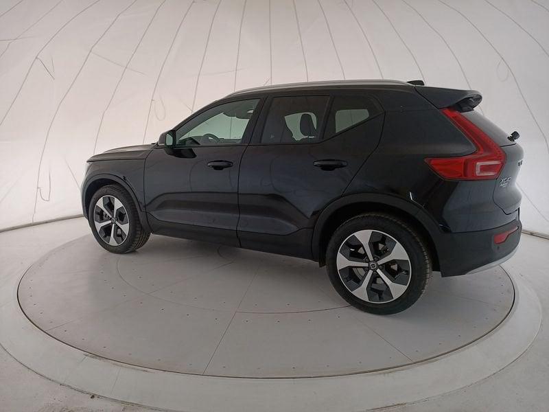 Volvo XC40 2023 2.0 b3 Plus Dark auto