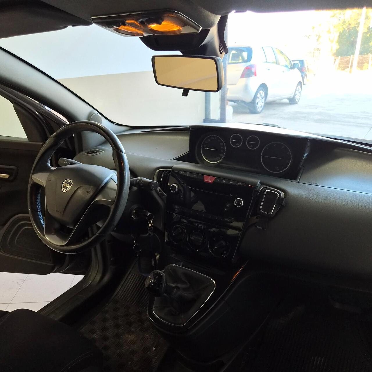 Lancia Ypsilon 1.3 MJT 16V 95 CV 5 porte S&S Silver