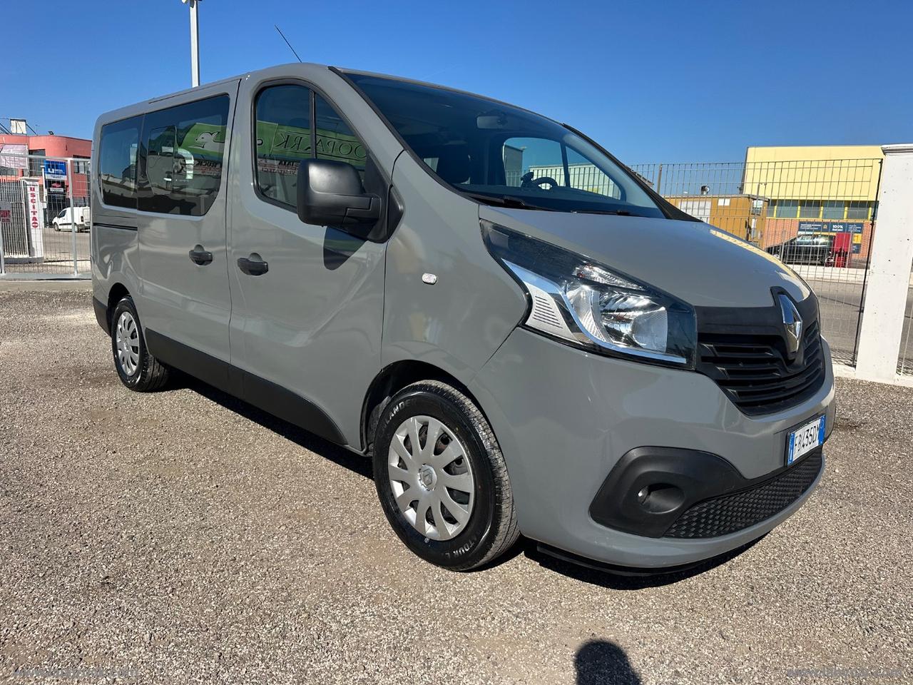 RENAULT Trafic 9 POSTI 1.6 dCi 125CV+GANCIOTRAINO