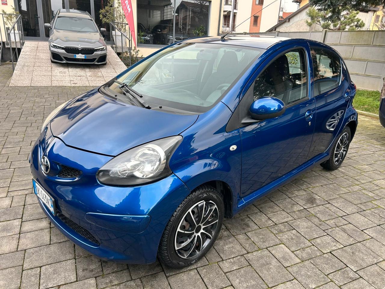 Toyota Aygo 1.0 12V VVT-i 5 porte Sol CAMBIO NUOVO