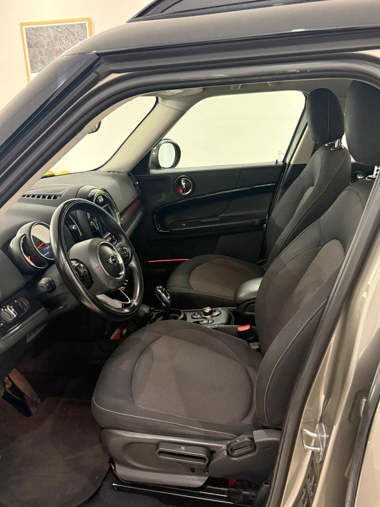 Mini Cooper D Countryman 1.5 HYPE automatica