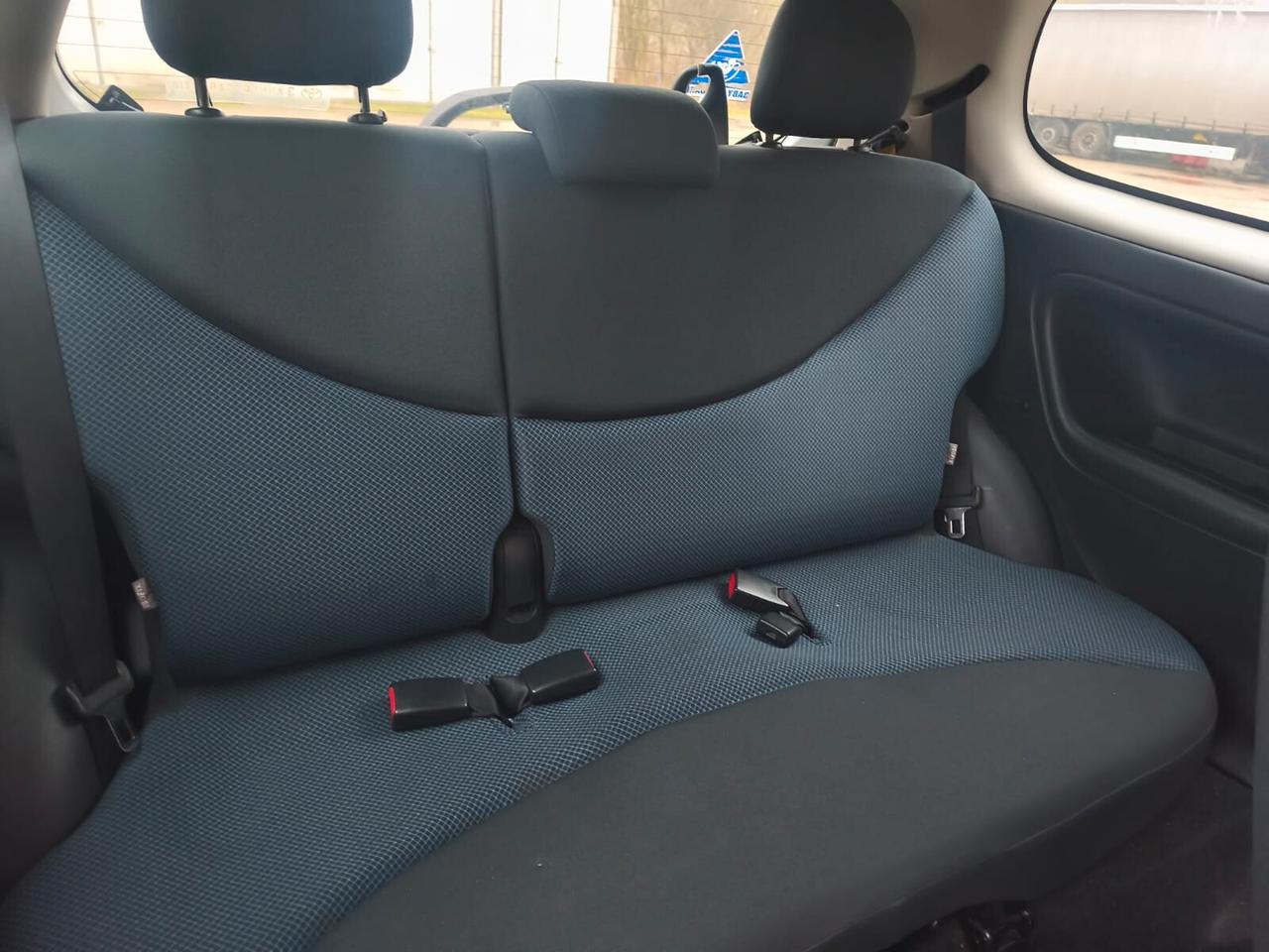 Toyota Yaris 2005---1.0 Benzina Neopatentati