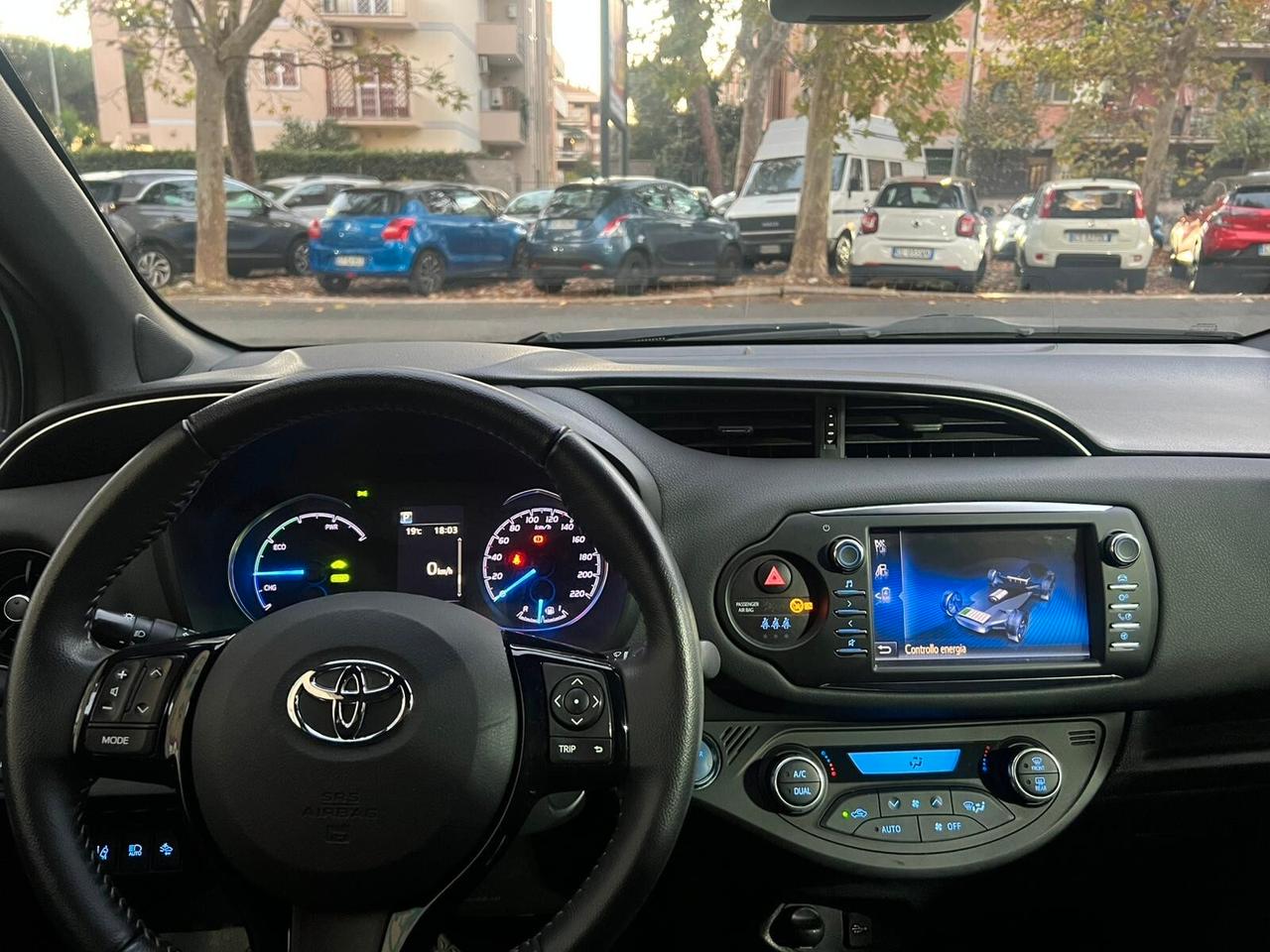 Toyota Yaris 1.5 Hybrid Style / Y20 BITONE