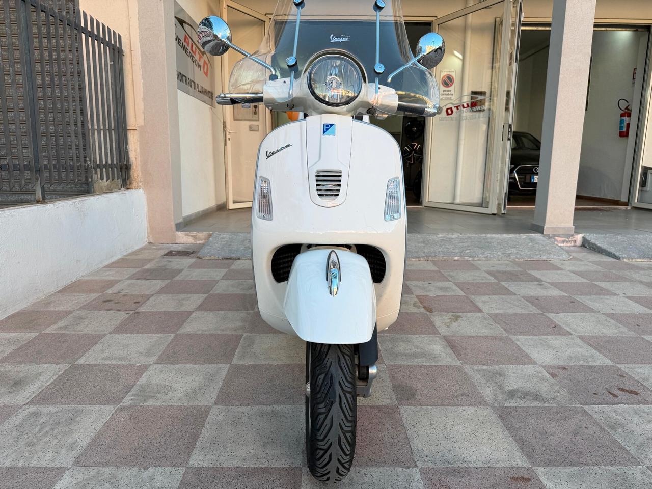 Piaggio Vespa 300 GTS