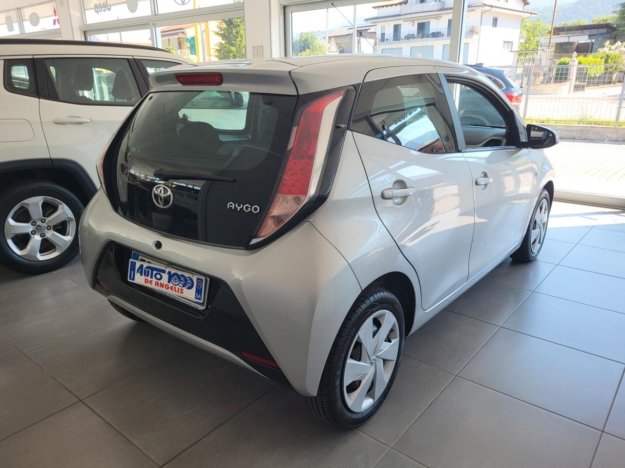 Toyota Aygo 1.0 VVT 5 PORTE X-PLAY *** RETROCAMERA -CRUISE CONTROL ***