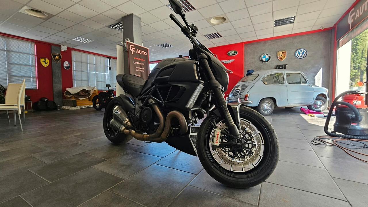 Ducati Diavel darck