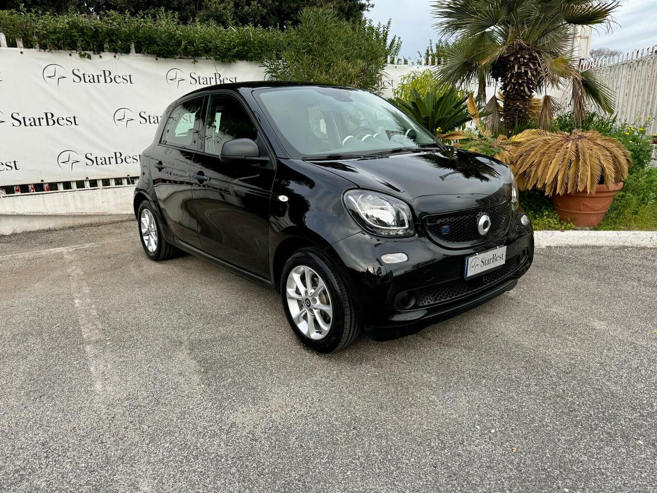 Smart ForFour EQ Youngster*TOTAL BLACK*KM 17000!!!*