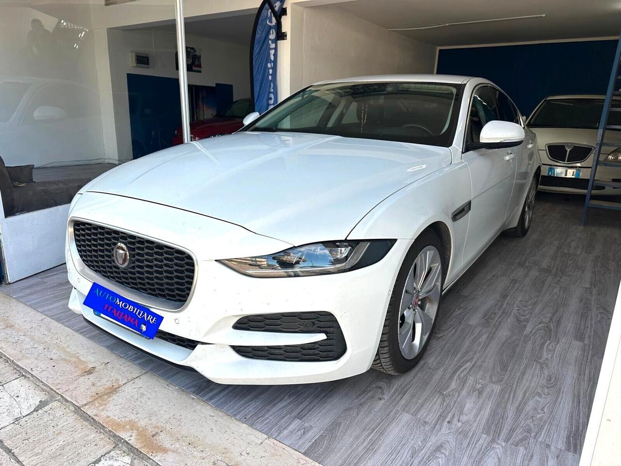 Jaguar XE 2.0 D 180 CV aut. SE