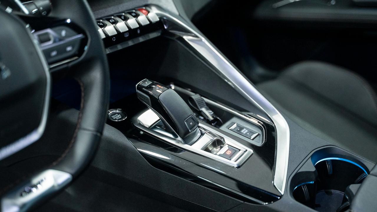 Peugeot 3008 1.5 BLUEHDI GT PACK SES 131 CV EAT8 AUTO VIRTUAL FULL OPTIONAL