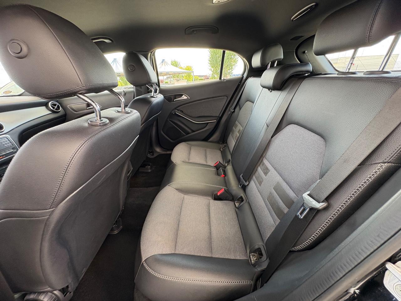 Mercedes-benz GLA 180 d Premium PARI AL NUOVO!