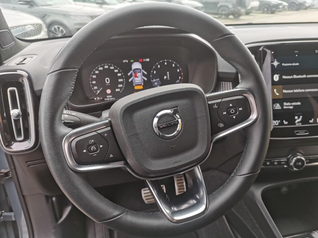 VOLVO XC40 (2017-->) XC40 T3 Geartronic Momentu...