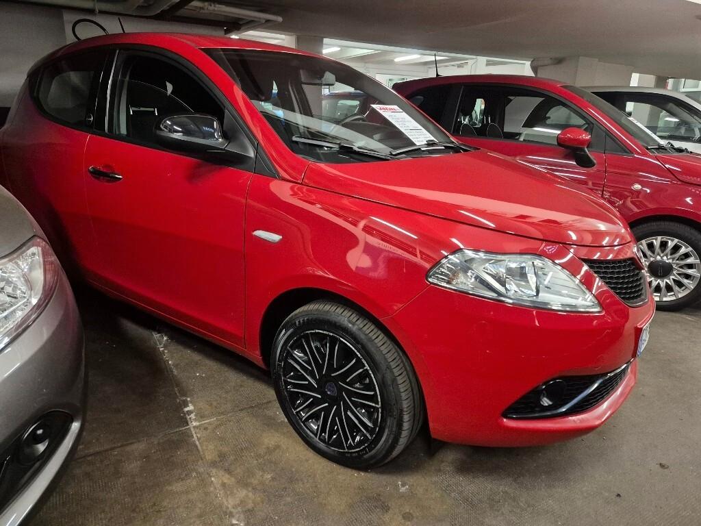 Lancia Ypsilon 1.0 FireFly 5 porte S&S Hybrid Ecochic Gold