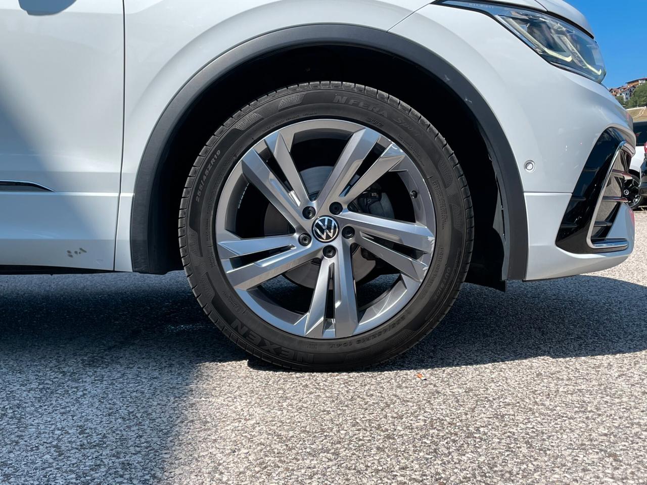 Volkswagen Tiguan R-LINE 2.0 TDI 150 CV SCR DSG 4MOTION GANCIO