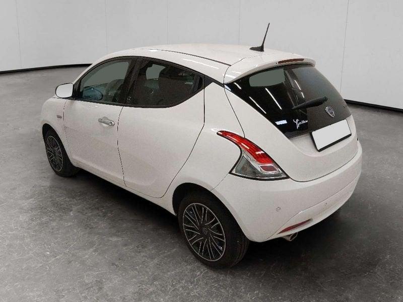 Lancia Ypsilon 1.0 firefly hybrid Gold s&s 70cv