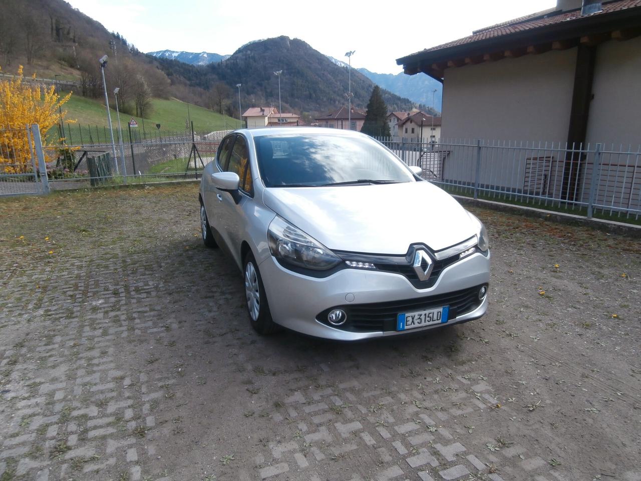 Renault Clio 1.2 75CV 5 porte Live NEOPATENTATI