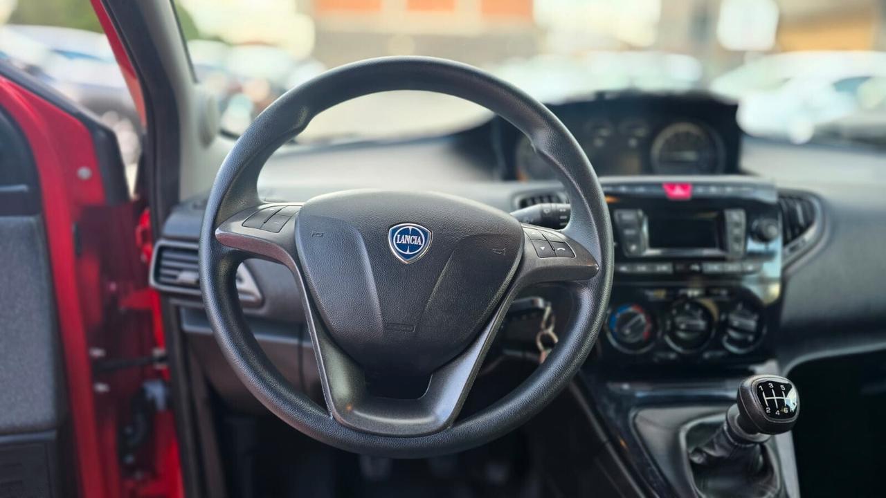 Lancia Ypsilon 1.0 FireFly 5 porte S&S Hybrid Ecochic Silver