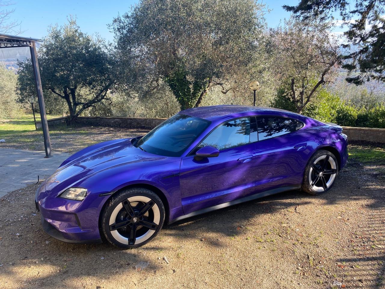 Porsche Taycan anno 2024 km 5400 ! Noleggio lungo termine