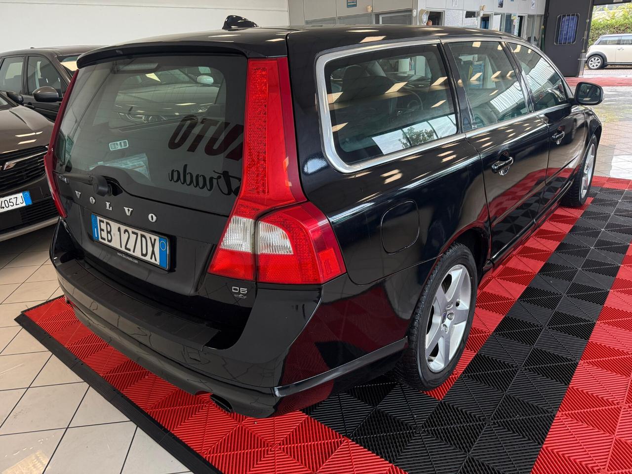 Volvo V70 2.4 D5 Geartronic Summum