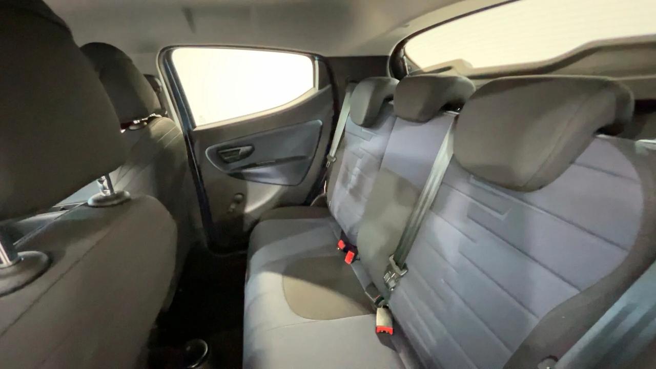 Lancia Ypsilon 1.0 Hybrid Platino full optional