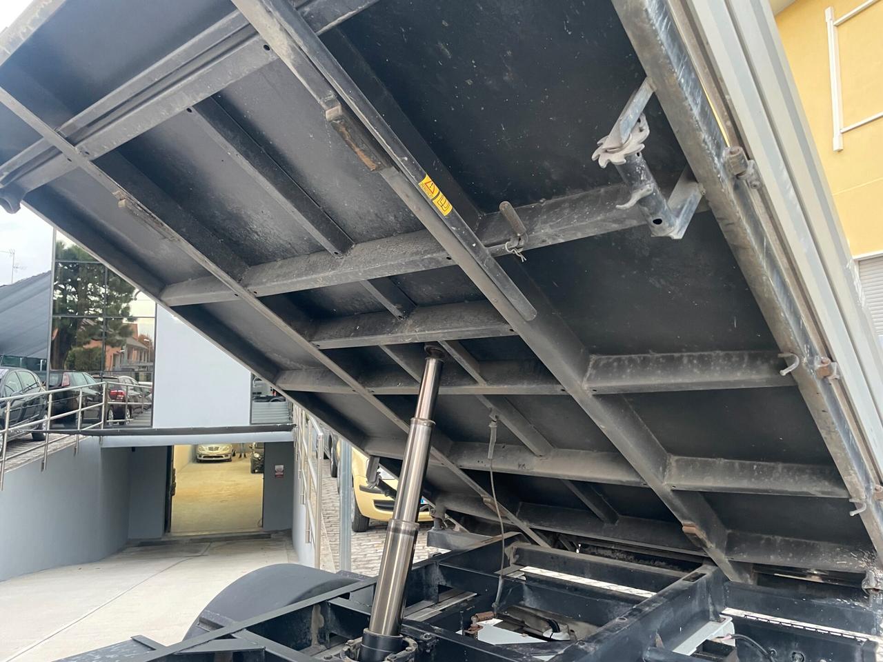 Ford DOPPIA CABINA CASSONE RIBALTABILE TRILATERALE