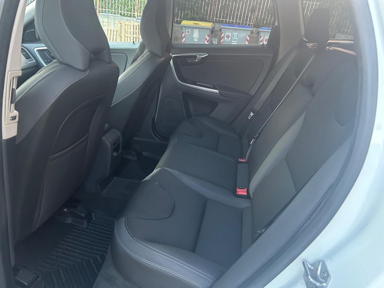 Volvo XC 60 XC60 D4 Geartronic R-design Momentum