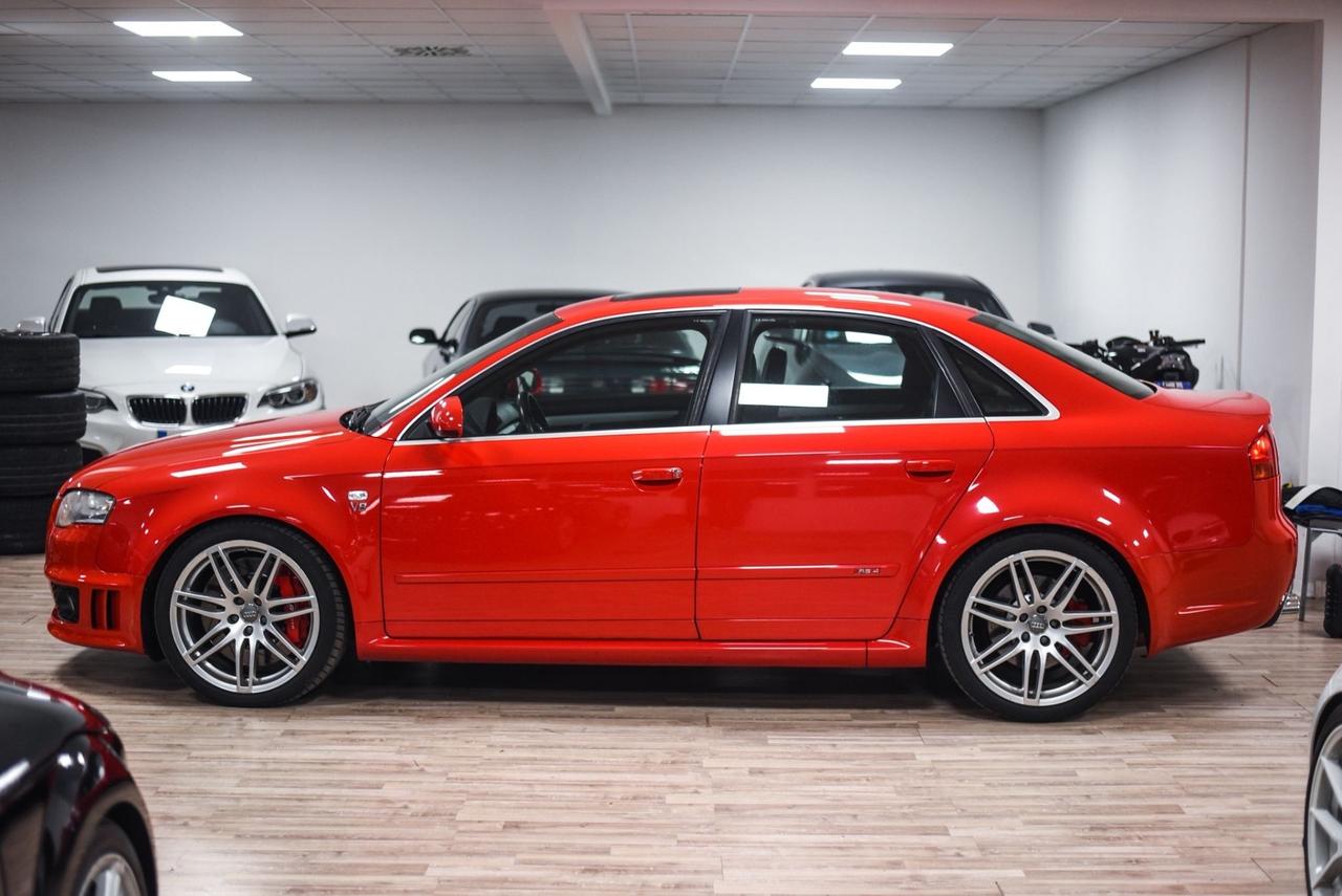 Audi A4 RS 4 4.2 V8 quattro