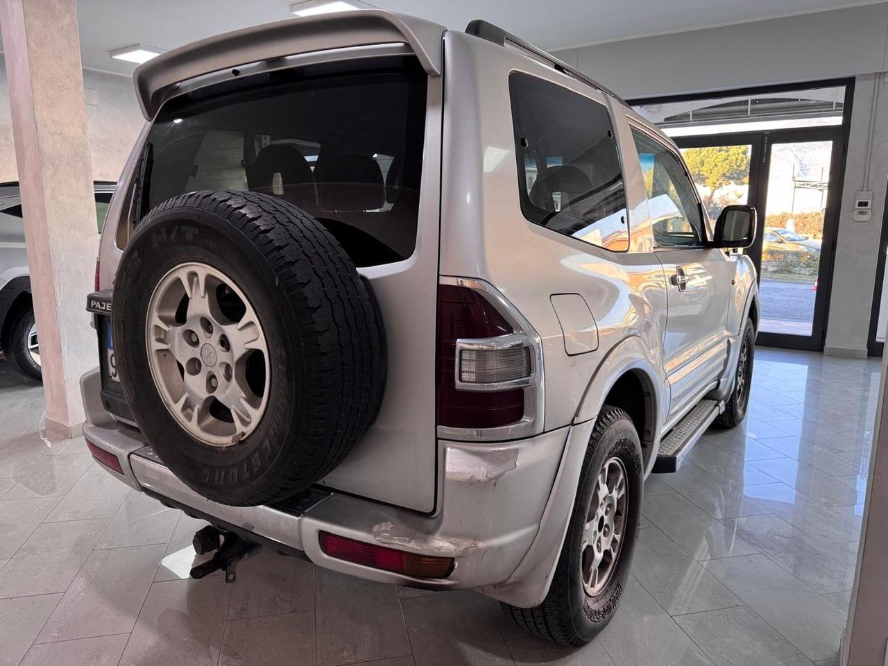 Mitsubishi Pajero 3.2 DI-D GLS1