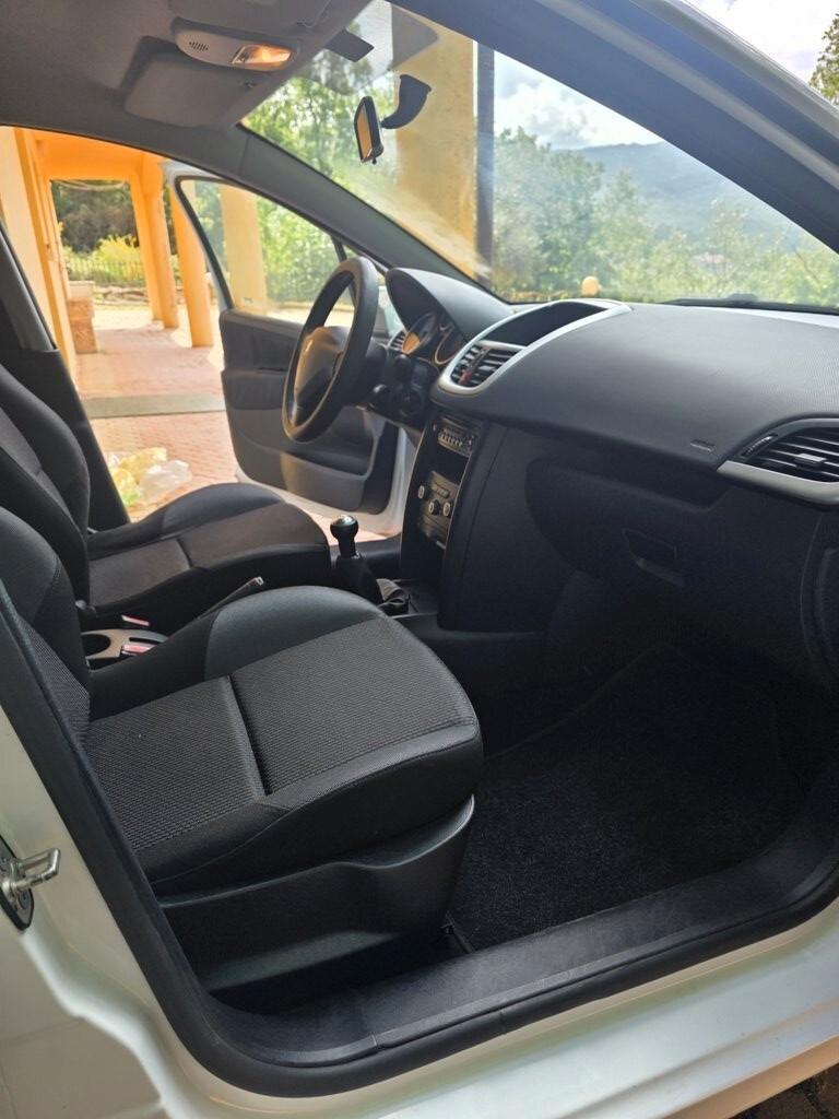 Peugeot 207 1.4 HDi 70CV 5p. Energie neopatentati