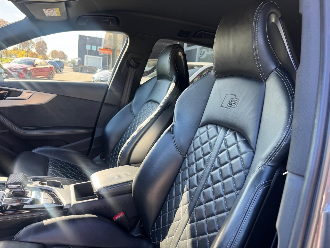 Audi A4 Avant 40 TDI quattro S tronic line edition