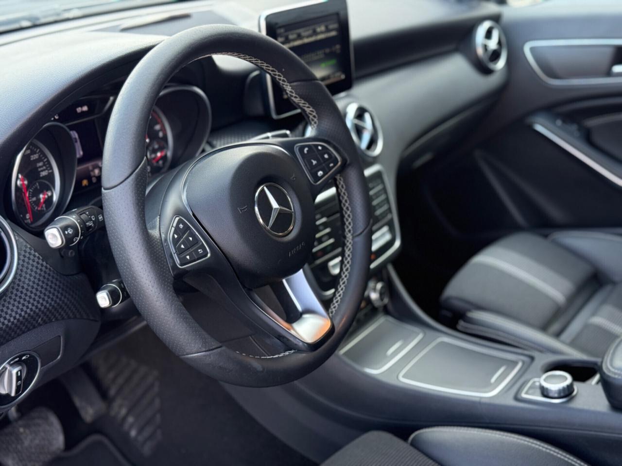 Mercedes-benz A 180 AMG Line - Premium Next auto