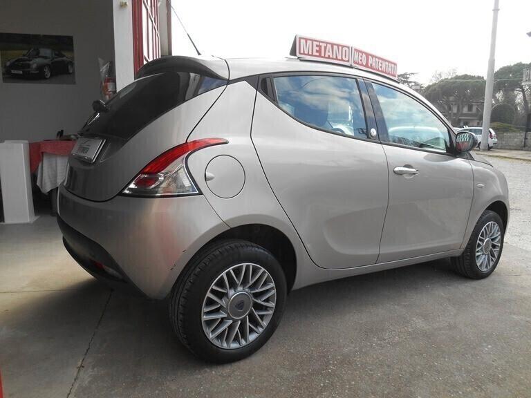 Lancia Ypsilon 0.9 TwinAir 85 CV 5 porte Metano Ecochic Gold