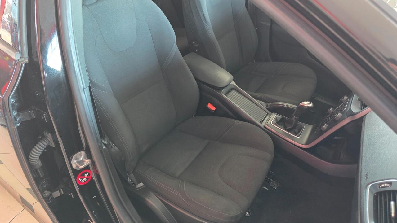 Volvo V40 D2 1.6 summum (84kw)