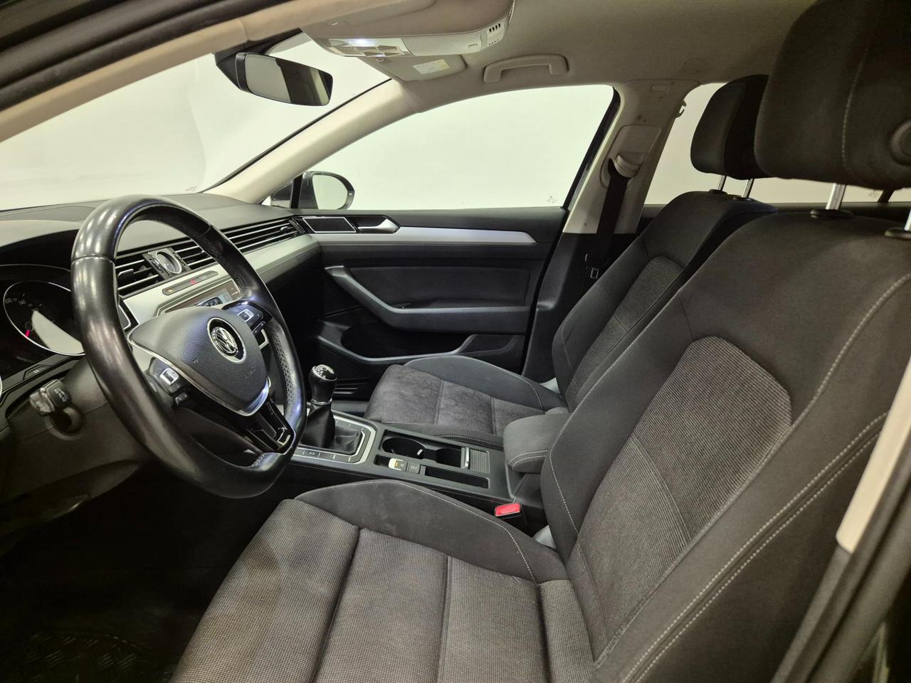 Volkswagen Passat Variant 1.6 TDI Trendline 120cv - Sens. Park. - Bluetooth