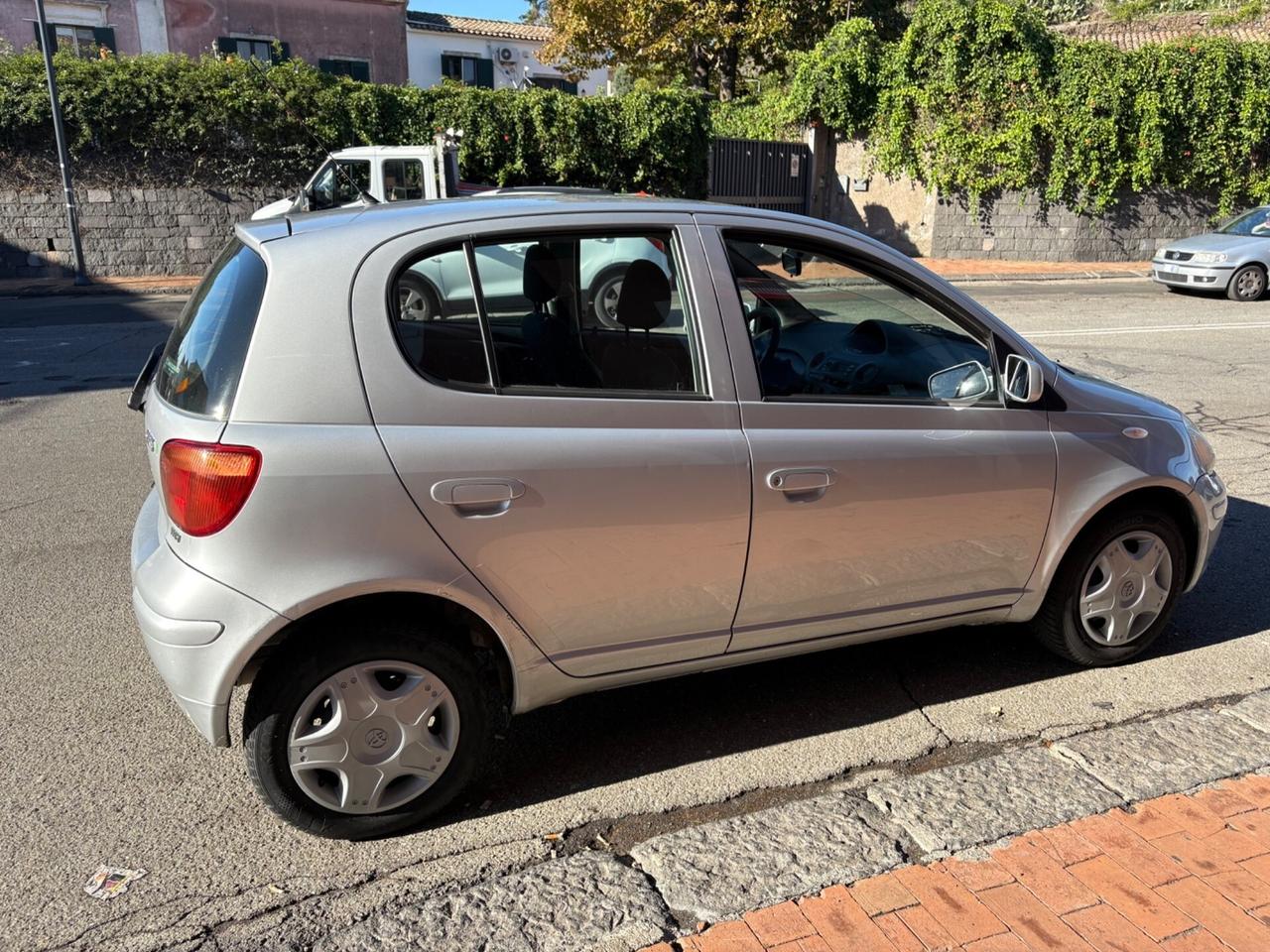 Toyota Yaris 1.0 5 porte Sol
