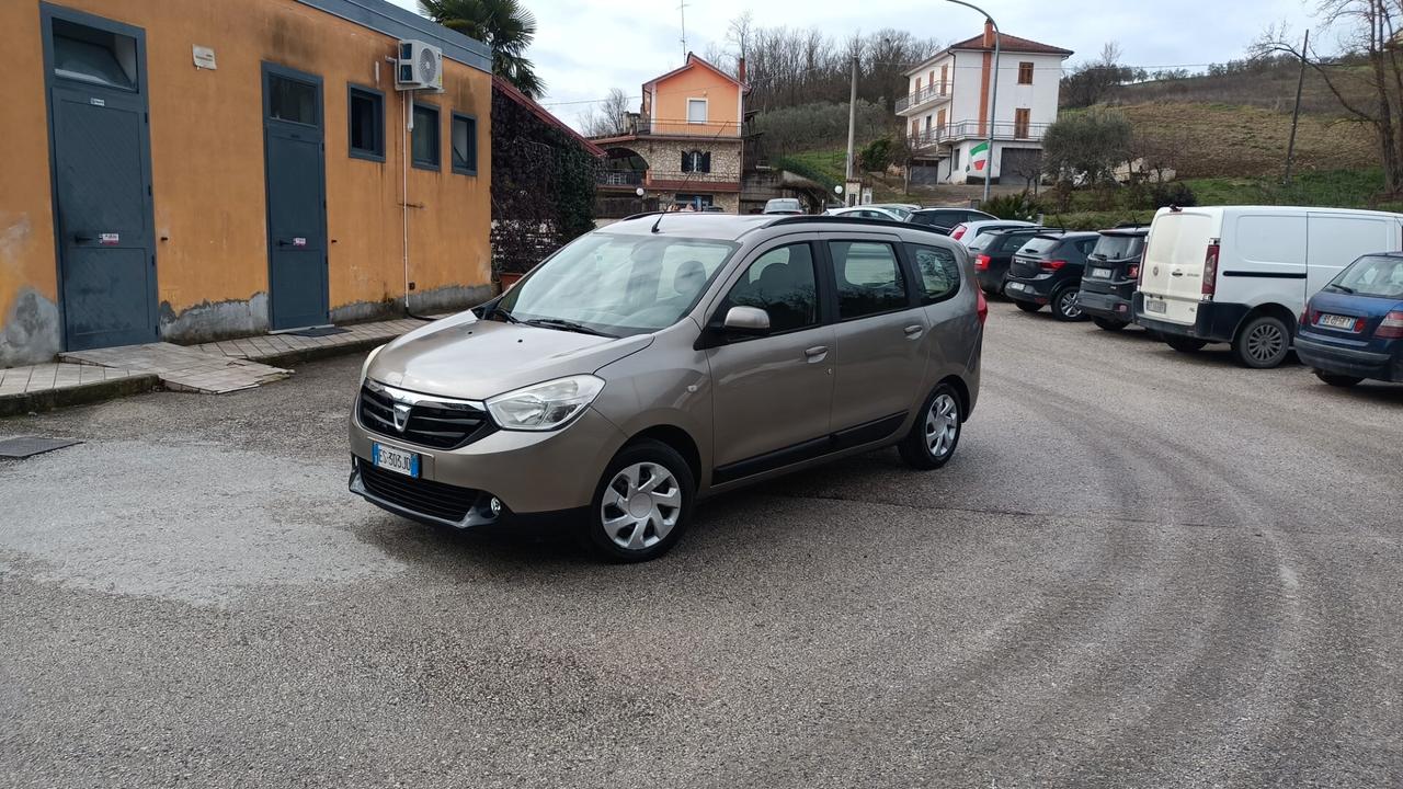 Dacia Lodgy 1.6 benzina/metano km 142.500 pari al nuovo