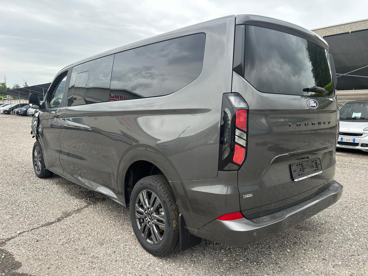 Ford Tourneo Custom Ibrido Plug-in 9 POSTI