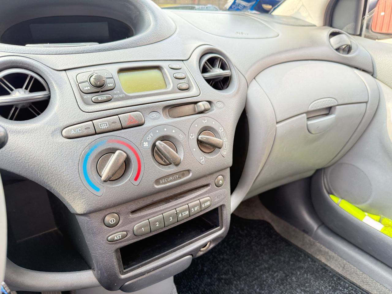 Toyota Yaris 1.0i 16V cat 5 porte '03