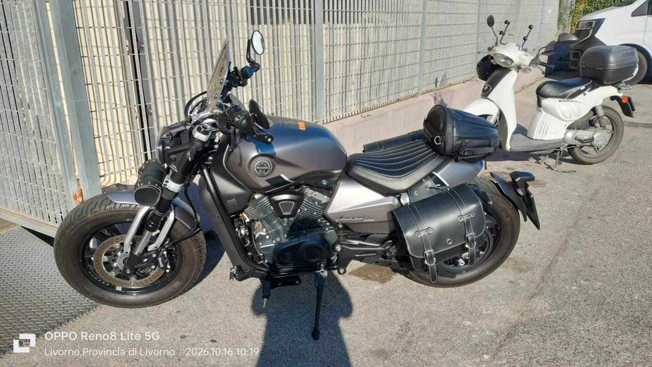 Benelli Leoncino 500 bobber