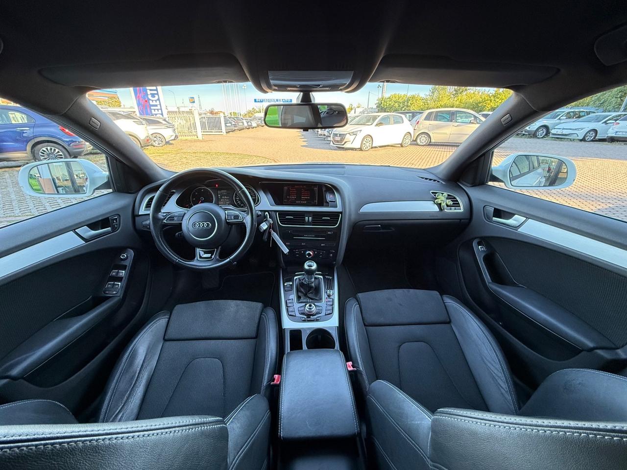 Audi A4 Avant 2.0 TDI 177CV s-line interno/esterno