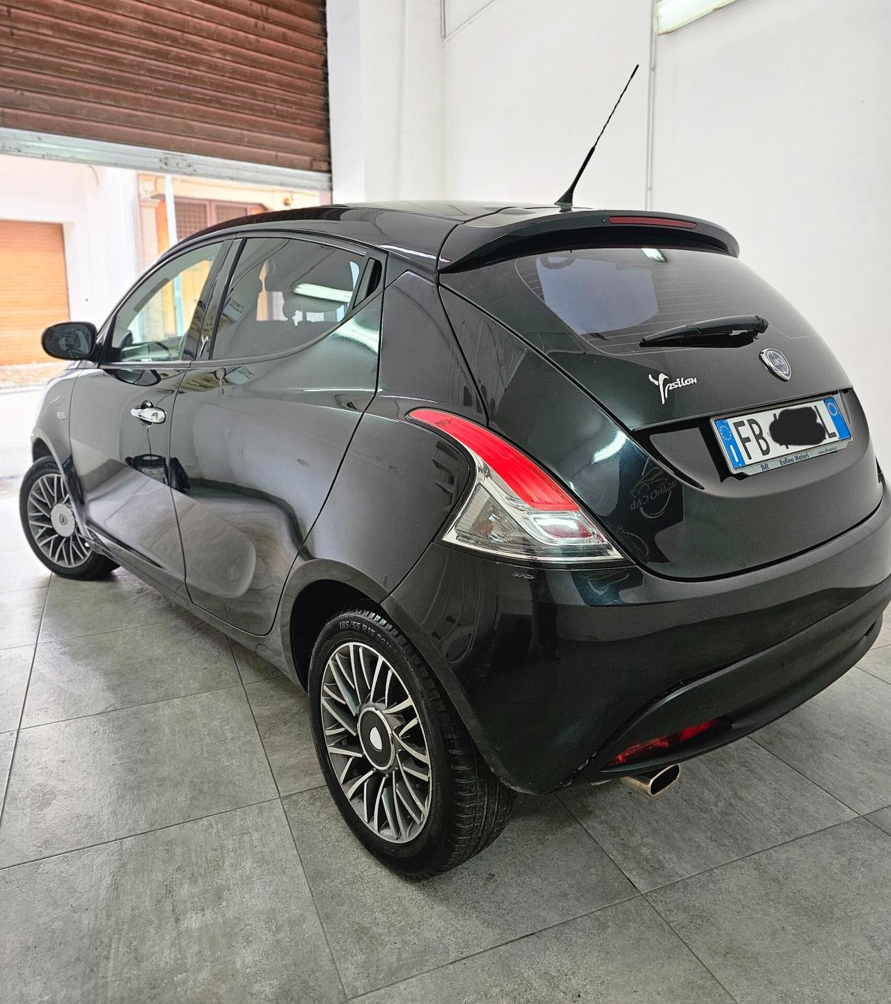 Lancia Ypsilon 1.2 69 CV 5 porte Platinum S&S