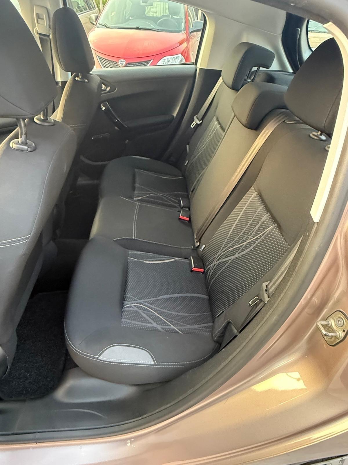 Peugeot 108 PureTech 82 5 porte Allure