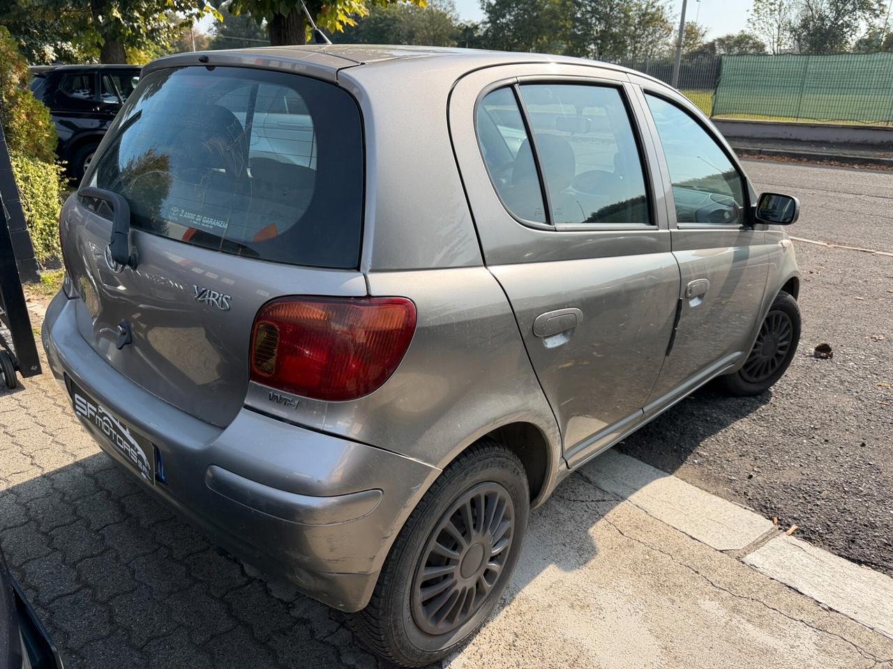 Toyota Yaris 1.0i 16V cat 5 porte Sol