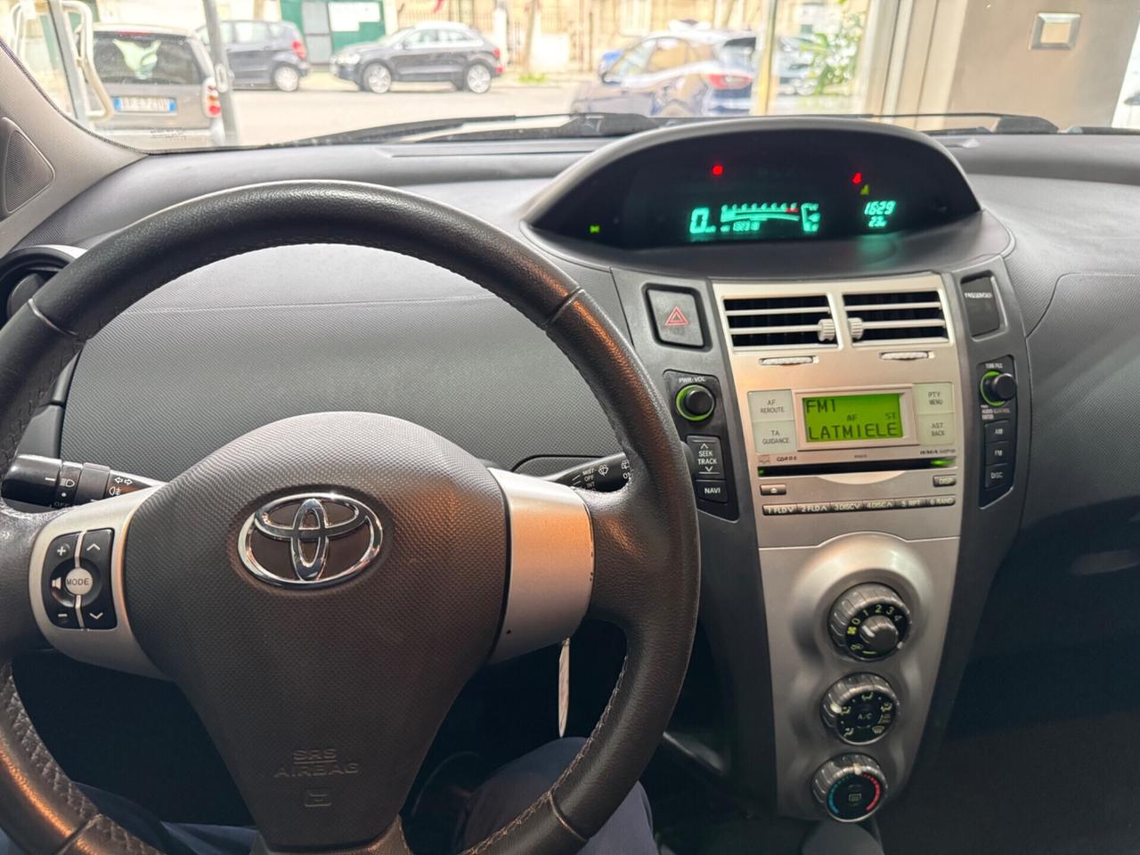 Toyota Yaris 1.0 benzina 5 porte Sol