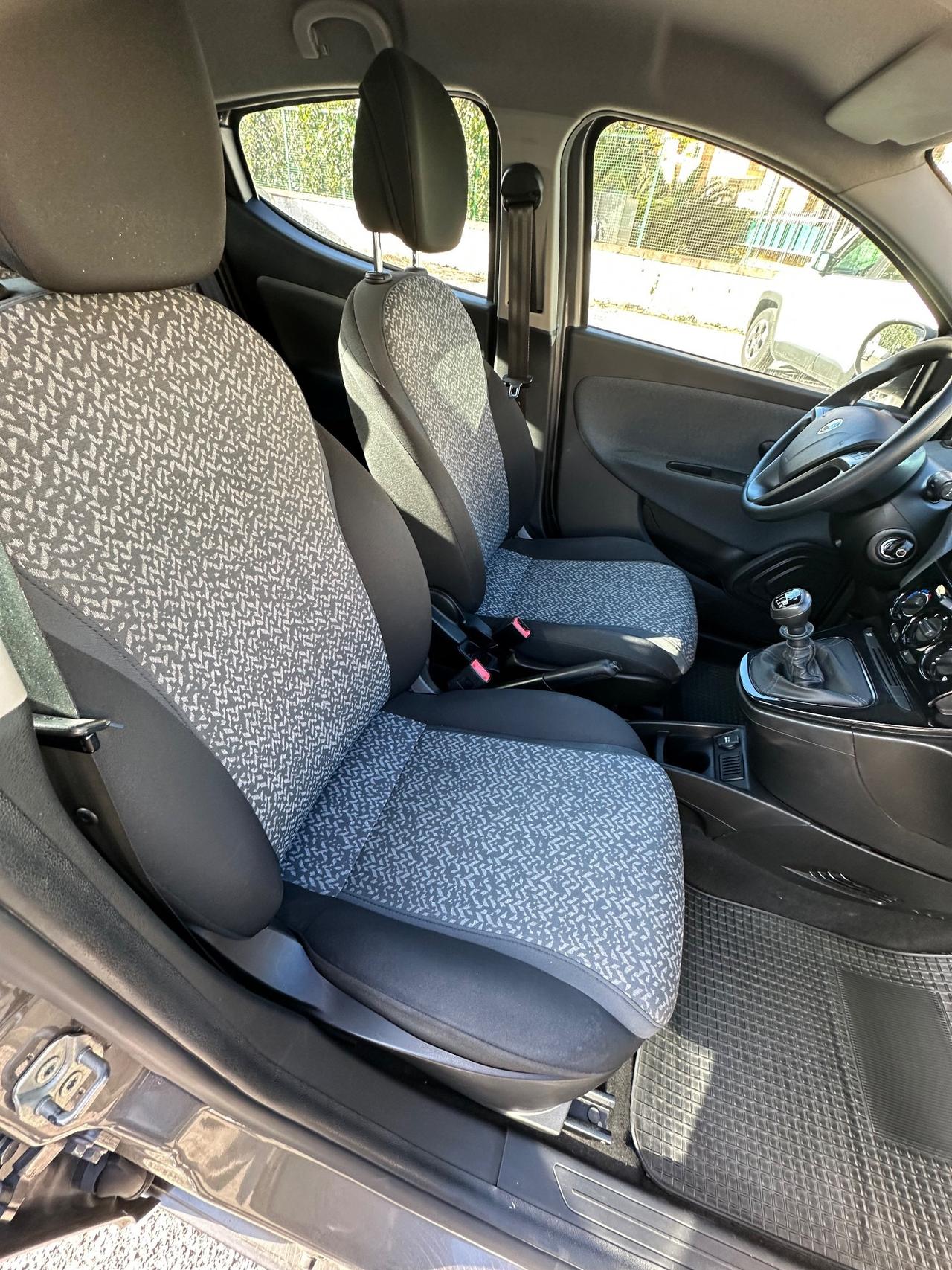 Lancia Ypsilon 1.0 FireFly 5 porte S&S Hybrid Ecochic A. Ferretti