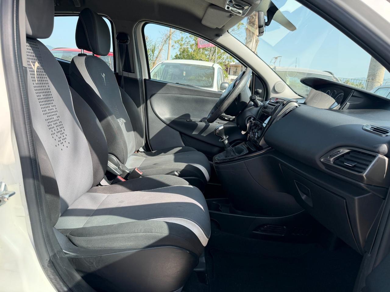 LANCIA YPSILON 2015 1.2 BENZINA 69 CV