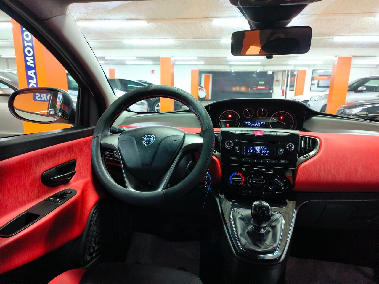 Lancia Ypsilon 0.9 TwinAir 85 CV 5 porte S&S Gold