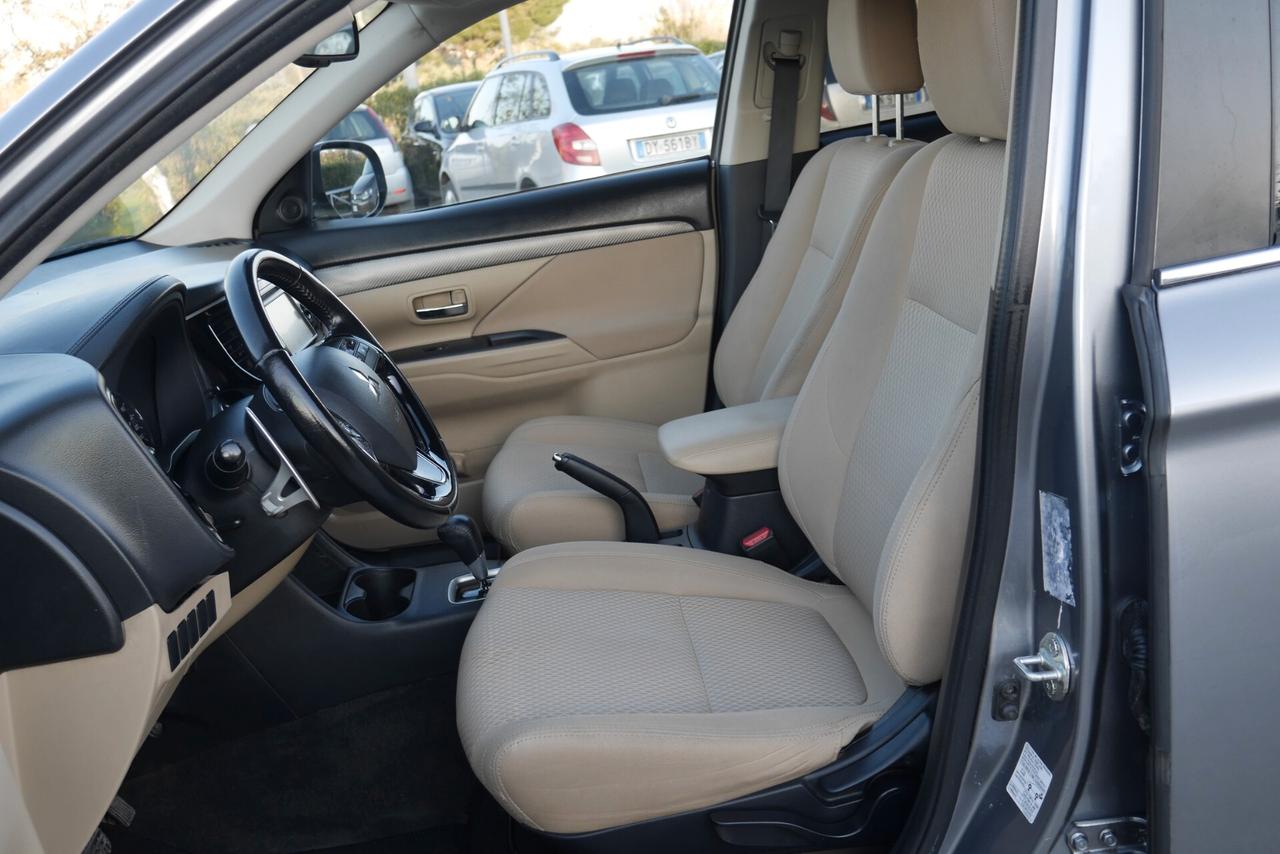 Mitsubishi Outlander 2.2 DI-D 4WD Instyle Plus Navi